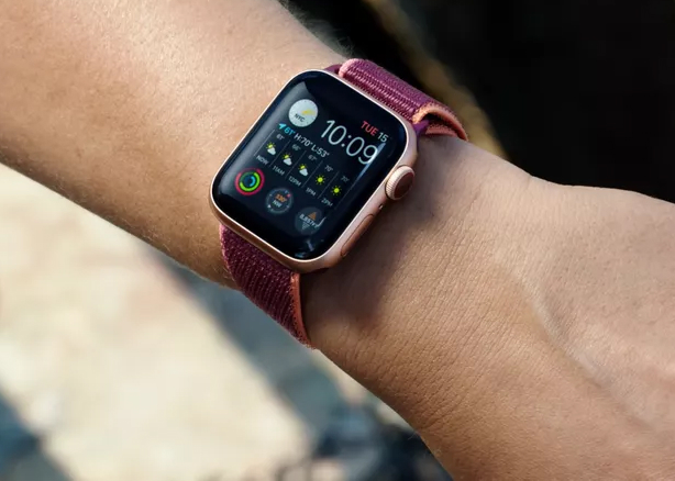 Wymiana zbitej szybki Apple Watch 3, 4, 5, SE, 6, 7, wymiana ekranu Apple Watch 3, 4, 5, SE, 6, 7